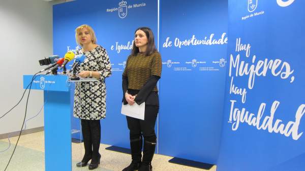 La consejera de Familia presentando actividades Día Mujer La consejera de Familia presentando actividades Día Mujer