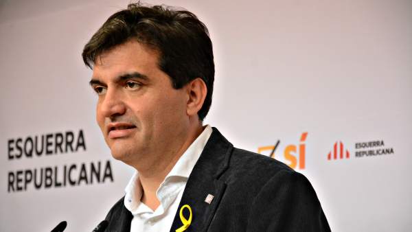 El portavoz de Esquerra Republicana, Sergi Sabrià, en rueda de prensa. El portavoz de Esquerra Republicana, Sergi Sabrià, en rueda de prensa.