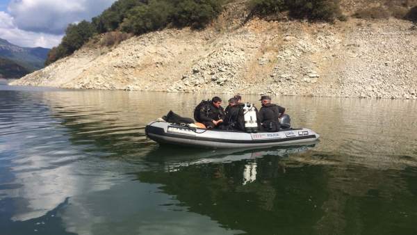 Mossos d'Esquadra en el pantano de Susqueda tras encontrar dos cuerpos Mossos d'Esquadra en el pantano de Susqueda tras encontrar dos cuerpos