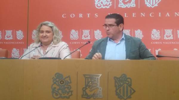 El PP diu que un informe de Presidència i el CJC avalen que l'Oficina Lingüística vulnera competències i drets El PP diu que un informe de Presidència i el CJC avalen que l'Oficina Lingüística vulnera competències i drets
