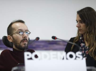 Pablo Echenique, secretario de Organización de Podemos, y Noelia Vera, portavoz del Consejo de Coordinación, en una imagen de archivo.