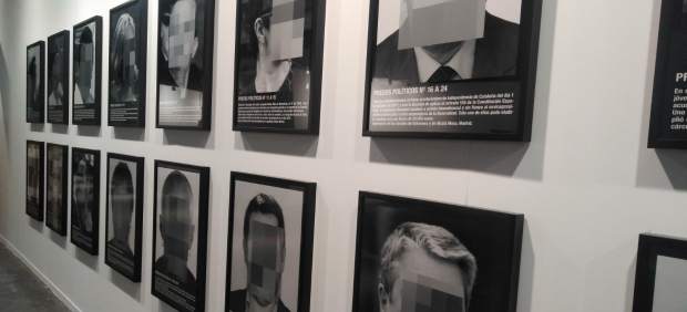 Santiago Sierra siembra la polémica en ARCO con su obra Presos políticos