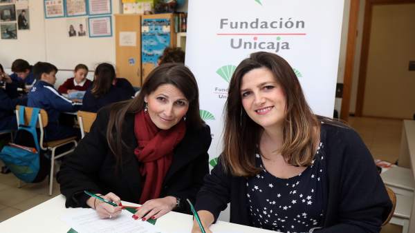 Nena Paine y Ana Cabrera de Fundación Unicaja firman convenio de atención menore Nena Paine y Ana Cabrera de Fundación Unicaja firman convenio de atención menore
