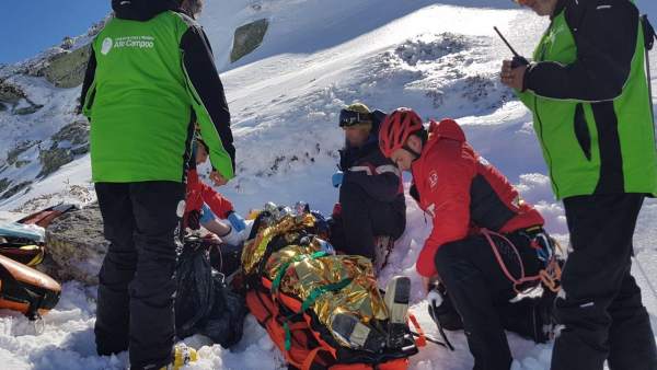 Rescate esquiadora en Brañavieja Rescate esquiadora en Brañavieja