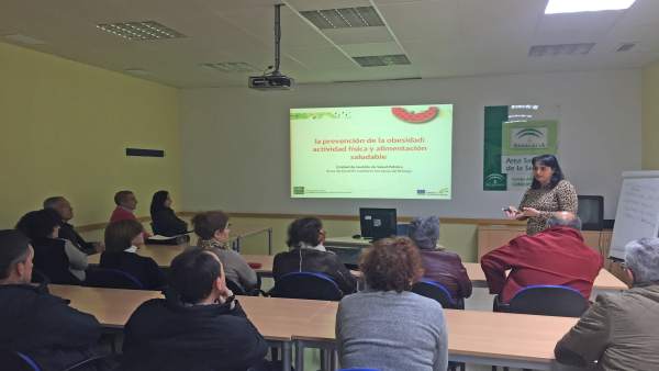 Sesión informativa sobre abordaje de sobrepeso y obesiddad Sesión informativa sobre abordaje de sobrepeso y obesiddad
