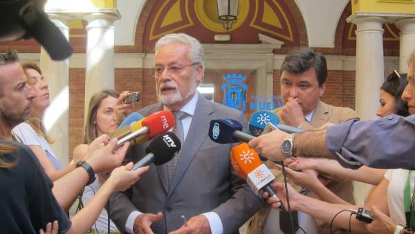 El Defensor del Pueblo Andaluz, Jesús Maeztu. El Defensor del Pueblo Andaluz, Jesús Maeztu.
