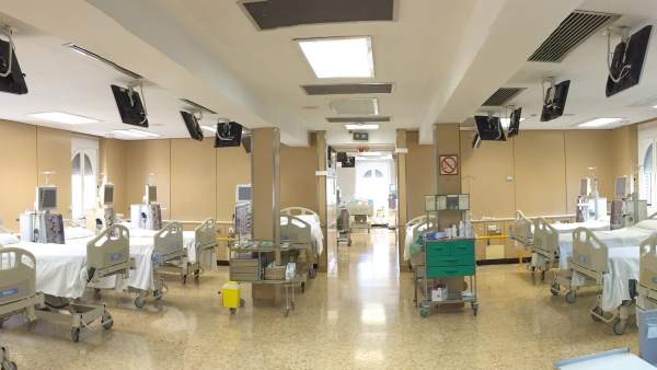 Sala de Hemodiálisis del Hospital San Juan de Dios de Zaragoza Sala de Hemodiálisis del Hospital San Juan de Dios de Zaragoza