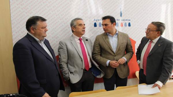 Autoridades durante el encuentro mantenido Autoridades durante el encuentro mantenido