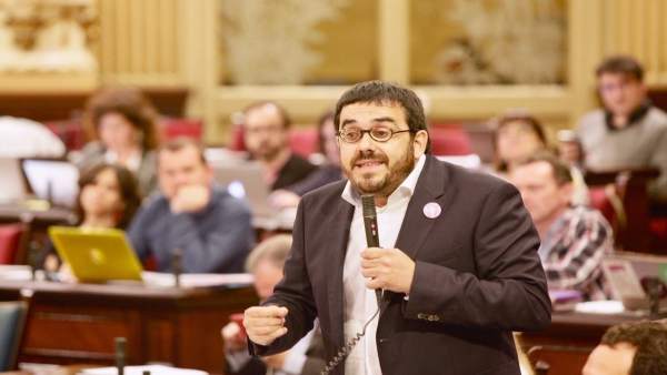 El conseller Vicenç Vidal en el pleno del Parlament El conseller Vicenç Vidal en el pleno del Parlament