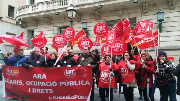 Ccoo Y Ugt Se Concentran Frente A La Delegación Del Gobierno Ccoo Y Ugt Se Concentran Frente A La Delegación Del Gobierno