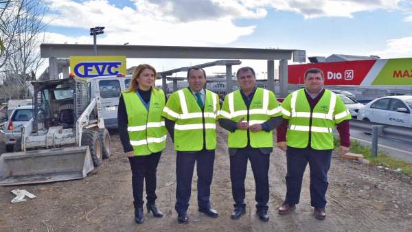 Ruiz Espejo visita los trabajos de la pasarela peatonal en San Pedro Ruiz Espejo visita los trabajos de la pasarela peatonal en San Pedro