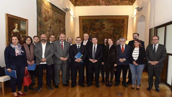 Consejo de Gobierno Familias Numerosas Consejo de Gobierno Familias Numerosas