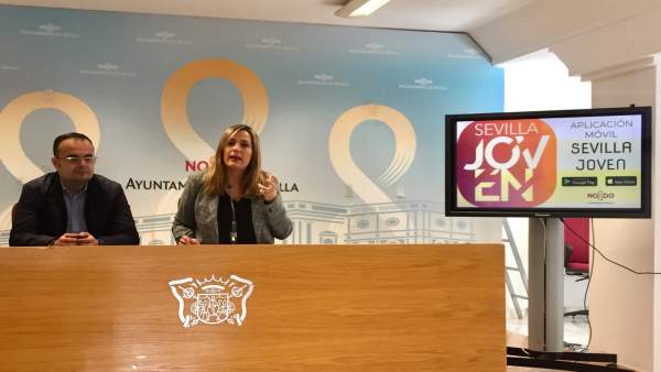 La concejal Myriam Díaz en la presentación de la app 'Sevilla Joven' La concejal Myriam Díaz en la presentación de la app 'Sevilla Joven'