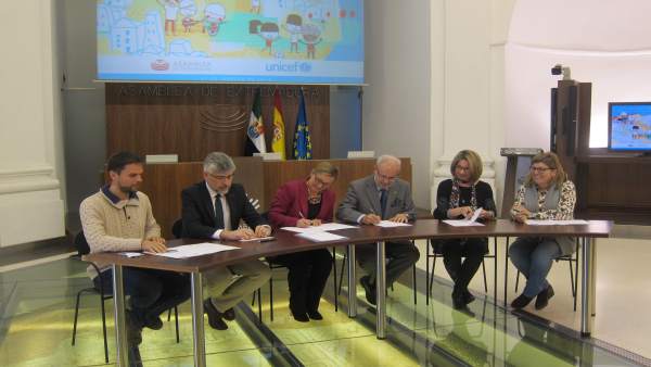 Firma Pacto por la Infancia Firma Pacto por la Infancia