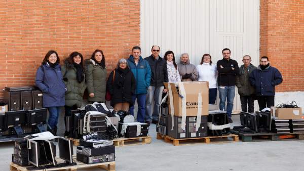 Representantes de Volkswagen Navarra y de las entidades beneficiarias Representantes de Volkswagen Navarra y de las entidades beneficiarias