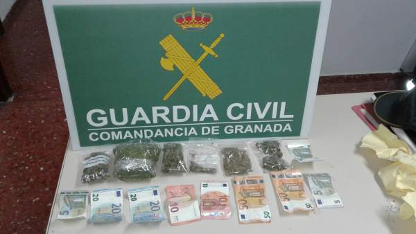Material interceptado en una operación de la Guardia Civil Material interceptado en una operación de la Guardia Civil