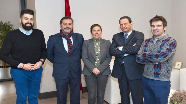 Barkos con los representantes del colegio y la asociación navarra de periodistas Barkos con los representantes del colegio y la asociación navarra de periodistas