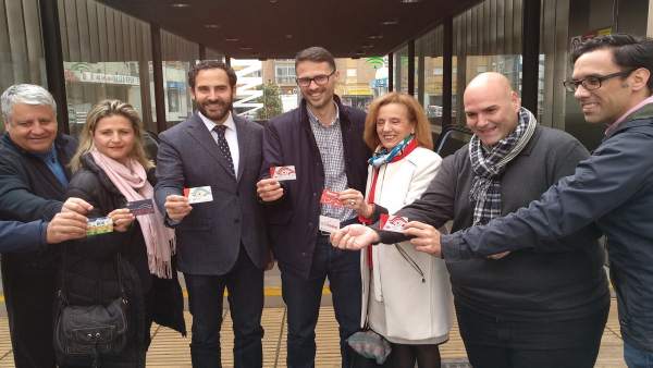 El PSOE en el Ayuntamiento en una rueda sobre el metro El PSOE en el Ayuntamiento en una rueda sobre el metro
