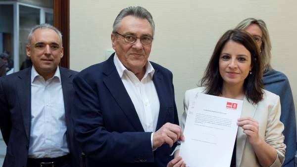 Rafael Simancas, Manuel Escudero y Adriana Lastra (PSOE), registran en el Congreso una iniciativa sobre pensiones. Rafael Simancas, Manuel Escudero y Adriana Lastra (PSOE), registran en el Congreso una iniciativa sobre pensiones.