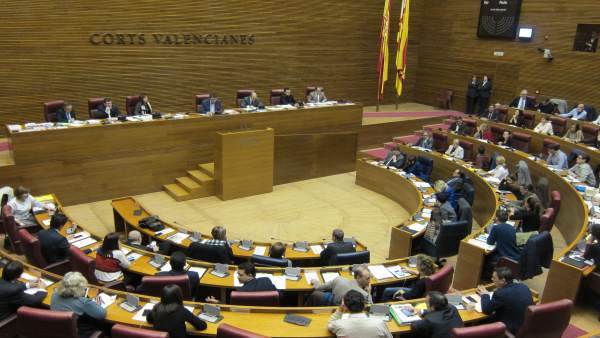El ple de les Corts del 8 de març es 'redueix'per la vaga feminista El ple de les Corts del 8 de març es 'redueix'per la vaga feminista