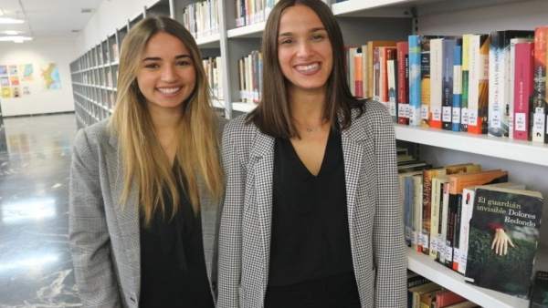 Dos estudiants creen una app per incentivar la lectura i el turisme Dos estudiants creen una app per incentivar la lectura i el turisme