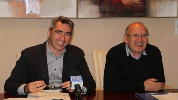 Víctor Navas y Manuel Arroyo, alcalde y edil del Ayuntamiento de Benalmádena Víctor Navas y Manuel Arroyo, alcalde y edil del Ayuntamiento de Benalmádena