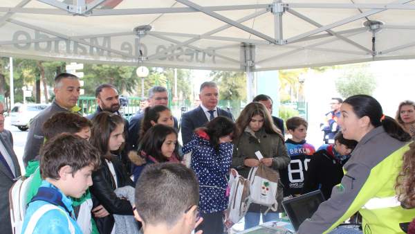 2 Fotos Junta (Jornada De Puertas Abiertas Día Andalucía 3º Envío) 2 Fotos Junta (Jornada De Puertas Abiertas Día Andalucía 3º Envío)