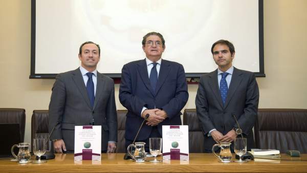 José Joaquín Gallardo presenta la mesa redonda sobre guada compartida José Joaquín Gallardo presenta la mesa redonda sobre guada compartida