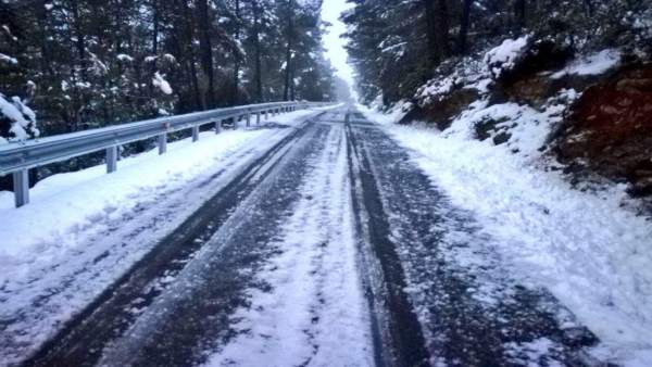 La neu obliga l'ús de cadenes en sis carreteres de la Comunitat Valenciana La neu obliga l'ús de cadenes en sis carreteres de la Comunitat Valenciana