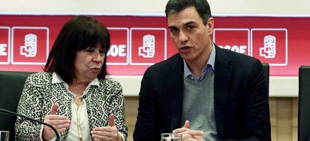 La presidenta del PSOE y su secretario general, Cristina Narbona y Pedro Sánchez, este lunes en Ferraz.