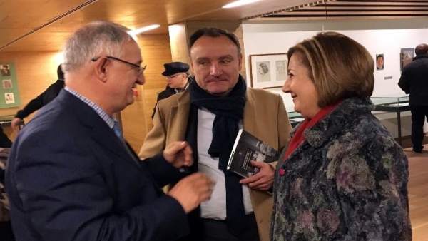 Hernández (izda), junto al Subdelegado y Rosa López. Hernández (izda), junto al Subdelegado y Rosa López.