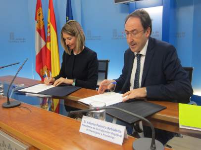 García y Polanco firman el acuerdo sobre prestaciones sociales