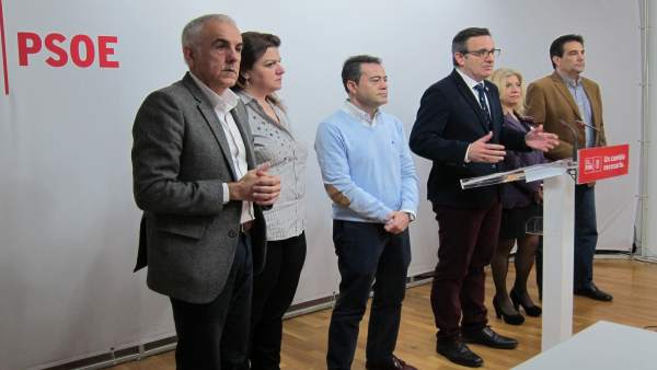 Diego Conesa junto a parte de la Ejecutiva regional del PSOE Diego Conesa junto a parte de la Ejecutiva regional del PSOE