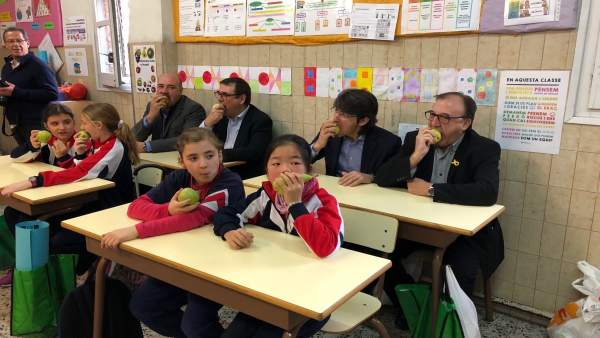 Campaña de promoción de la fruta en una escuela de Lleida Campaña de promoción de la fruta en una escuela de Lleida