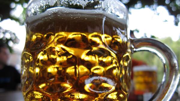 Cerveza. Cerveza.