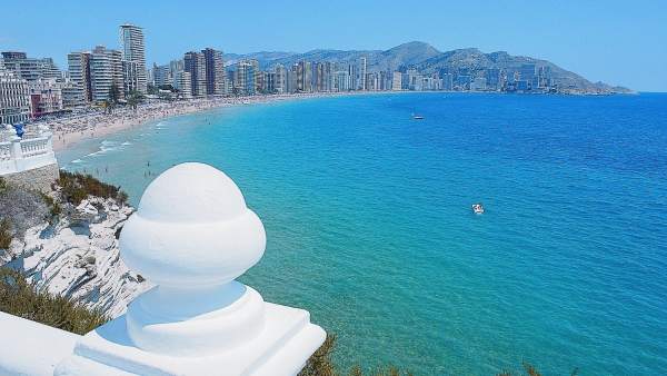 Vistas de Benidorm (Alicante), turistas, turismo, playa, Comunitat Valenciana. Vistas de Benidorm (Alicante), turistas, turismo, playa, Comunitat Valenciana.