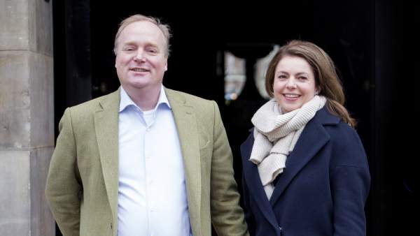 El príncipe Carlos Javier de Borbón Parma y su esposa, Annemarie Gualthérie van Weezel, el pasado 4 de febrero en Ámsterdam, con motivo del 80.º cumpleaños de Beatriz de Holanda. El príncipe Carlos Javier de Borbón Parma y su esposa, Annemarie Gualthérie van Weezel, el pasado 4 de febrero en Ámsterdam, con motivo del 80.º cumpleaños de Beatriz de Holanda.