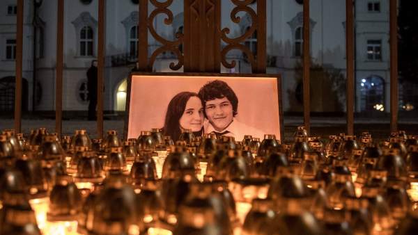 Homenaje a Jan Kuciak y a su novia, abatidos a disparos por una investigación periodística Homenaje a Jan Kuciak y a su novia, abatidos a disparos por una investigación periodística