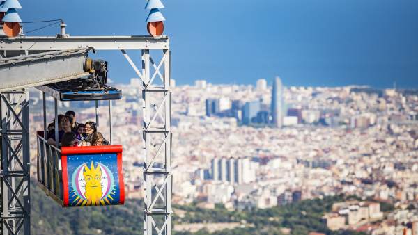 Imagen de una de las atracciones del parque de atracciones del Tibidabo. Imagen de una de las atracciones del parque de atracciones del Tibidabo.