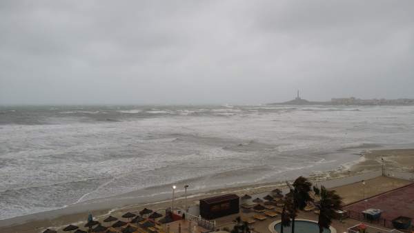 Temporal en La Manga. Frío, oleaje, fenómenos costeros, lluvia y viento Temporal en La Manga. Frío, oleaje, fenómenos costeros, lluvia y viento