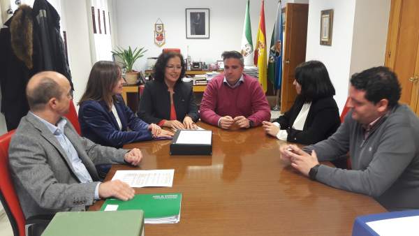 Responsables de la Junta se reúnen por la licitación de un CEIP en Viator Responsables de la Junta se reúnen por la licitación de un CEIP en Viator