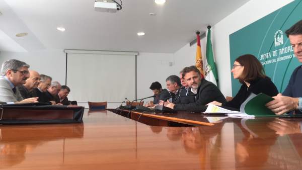 1 Nota Y 1 Foto Junta (Consejero Medio Ambiente Reunión Con Regantes Huelva) 1 Nota Y 1 Foto Junta (Consejero Medio Ambiente Reunión Con Regantes Huelva)