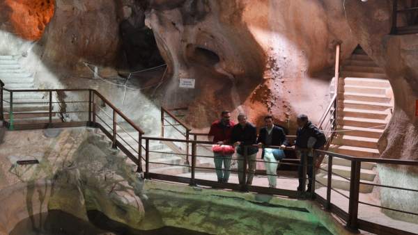 Cueva del tesoro el alcalde Francisco Salado realiza visita tras acciones mejora Cueva del tesoro el alcalde Francisco Salado realiza visita tras acciones mejora