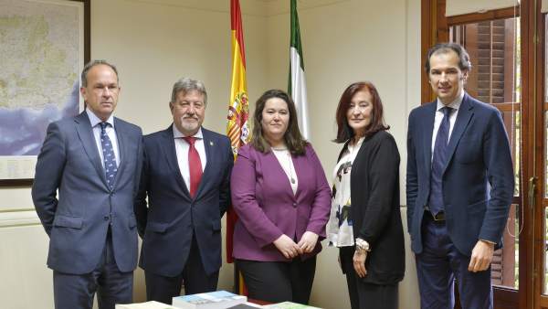 Np, Foto Y Resoluciones: La Delegada Del Gobierno Se Reúne Con Los Presidentes D Np, Foto Y Resoluciones: La Delegada Del Gobierno Se Reúne Con Los Presidentes D
