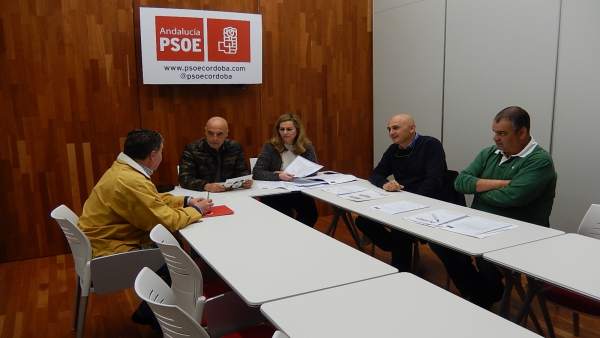 Hurtado y Serrano (centro) en la reunión con los sindicalistas Hurtado y Serrano (centro) en la reunión con los sindicalistas