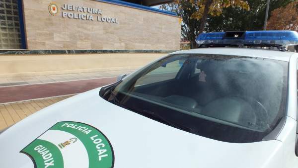 Nota Y Fotos/ La Junta Cede A La Ciudad De Guadix El Uso De Un Edificio De,,Titu Nota Y Fotos/ La Junta Cede A La Ciudad De Guadix El Uso De Un Edificio De,,Titu