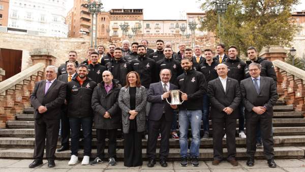 Lambán con el Club de Voleibol de Teruel Lambán con el Club de Voleibol de Teruel