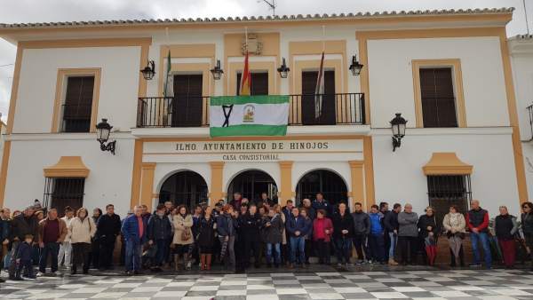 Concentración en recuerdo del operario fallecido en Hinojos. Concentración en recuerdo del operario fallecido en Hinojos.