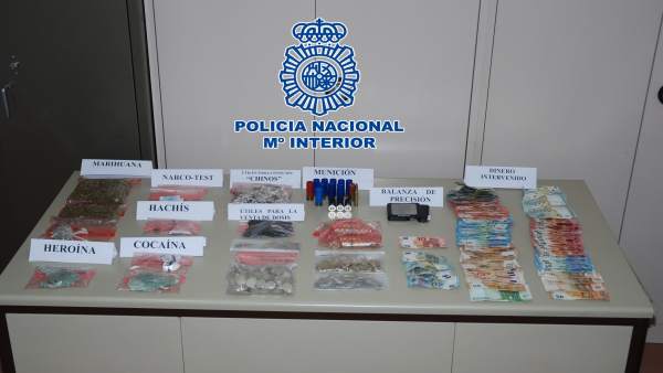 Droga y dinero intervenido en el registro Droga y dinero intervenido en el registro