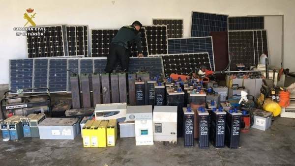 Remitiendo Np Opc Huelva 'La Guardia Civil Detiene A Dos Personas Por El Robo De Remitiendo Np Opc Huelva 'La Guardia Civil Detiene A Dos Personas Por El Robo De